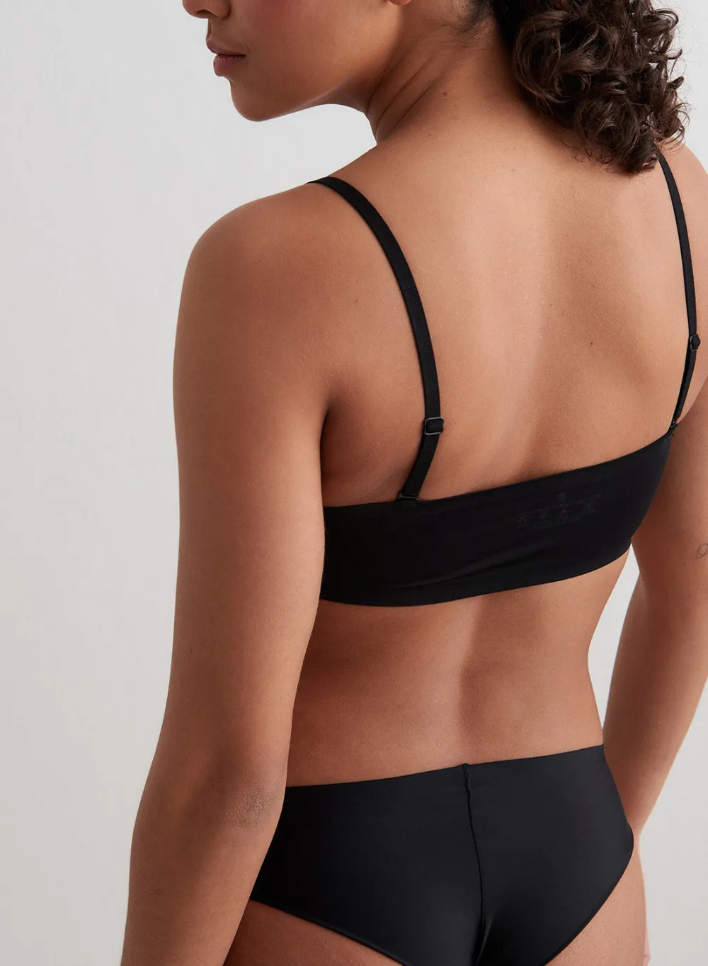 BH^AIM’N Invisible Top Black