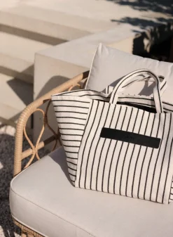 Treningsposer^AIM’N Off-white Beach Tote Bag